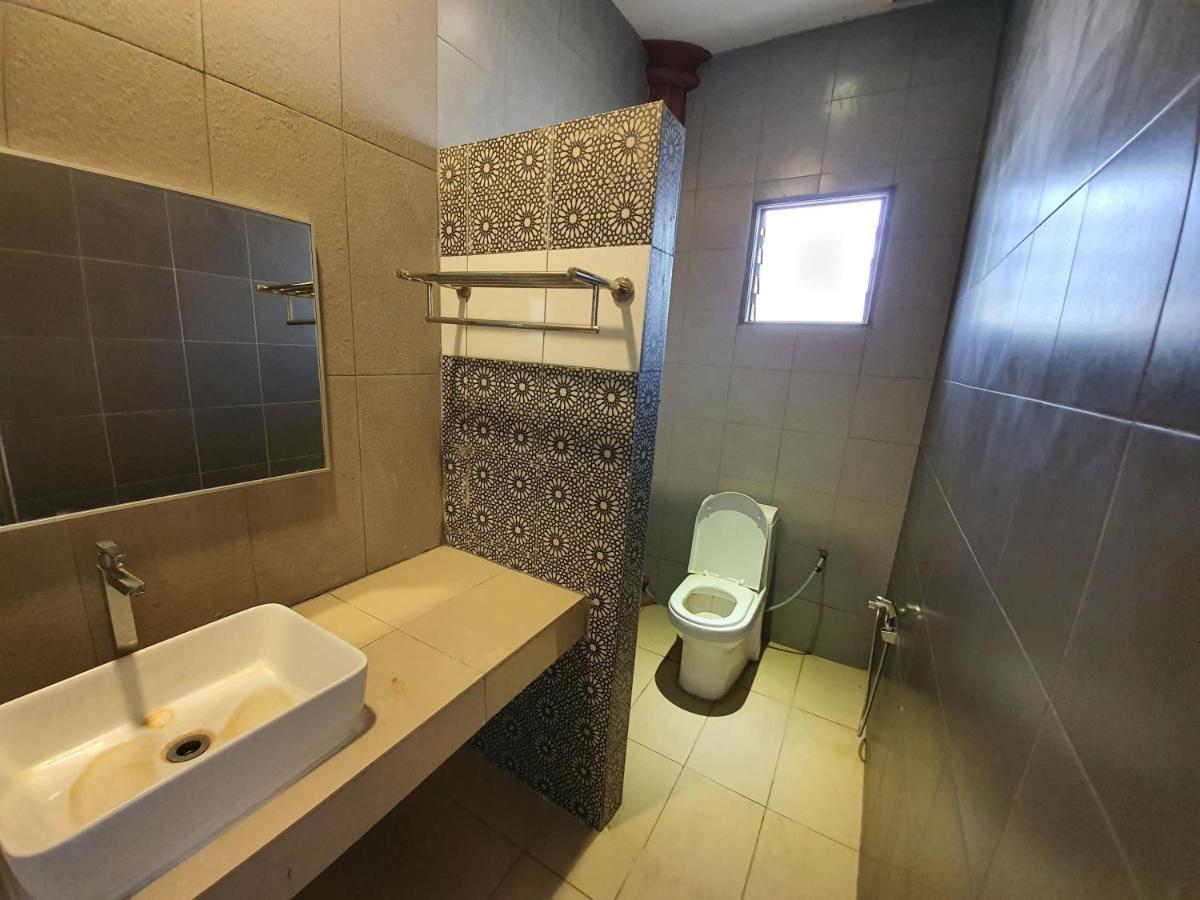 Spot On 90025 Sr Valley Hotel Seremban Exterior photo
